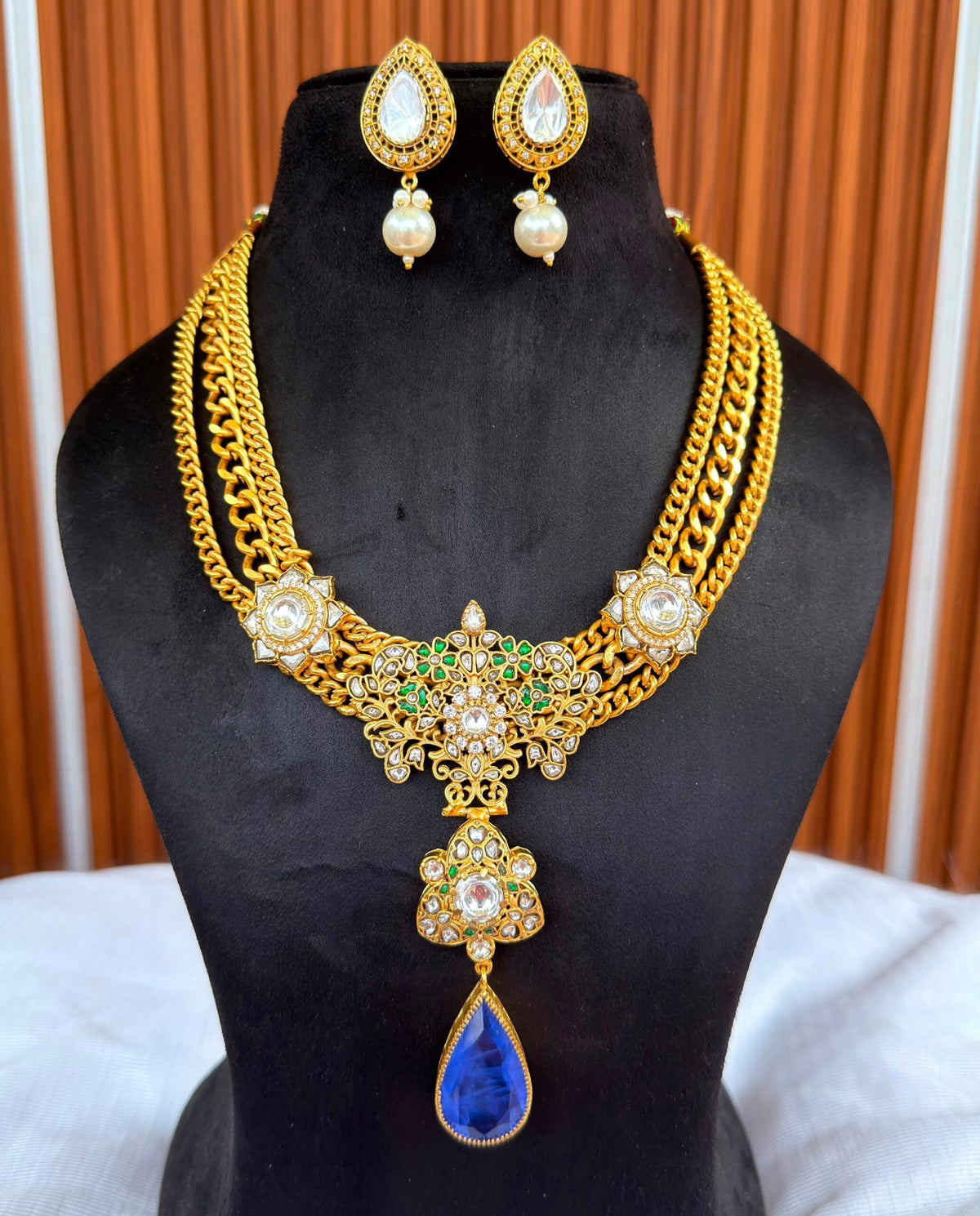 Sridevi Neckpiece with earrings image 7