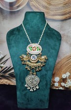nisha pendant image 0