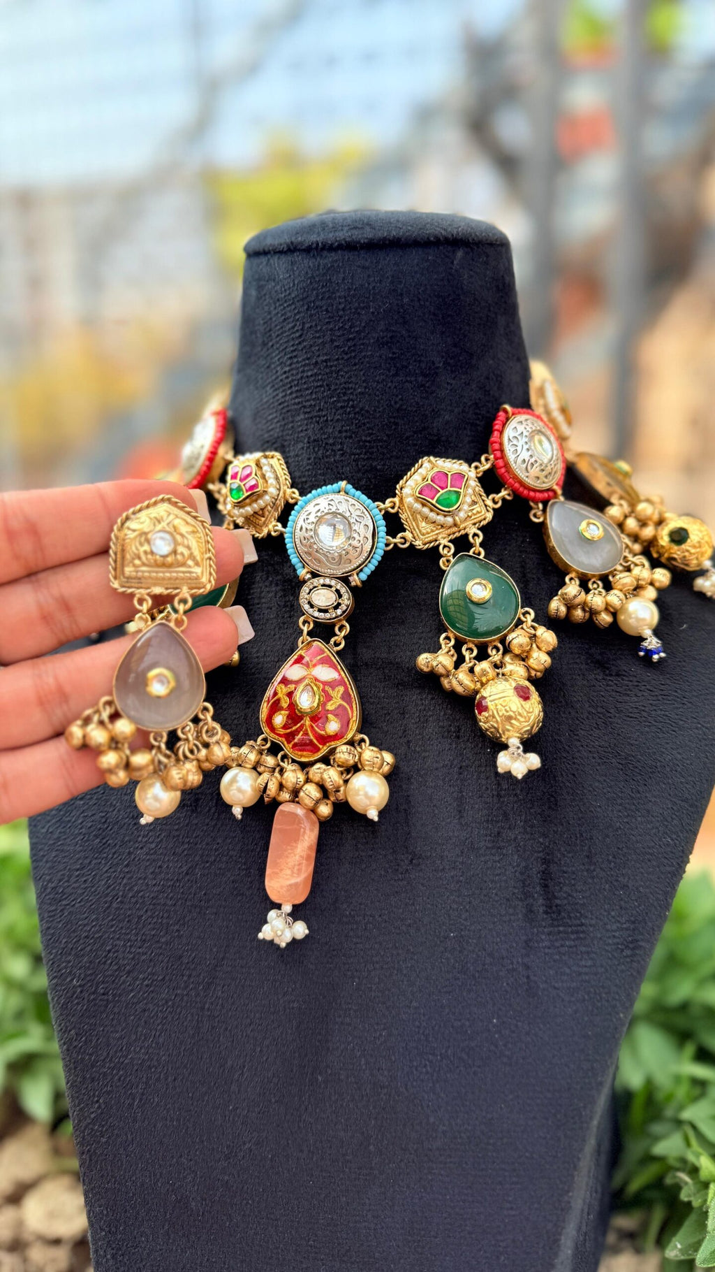 Milli Neckpiece image 0