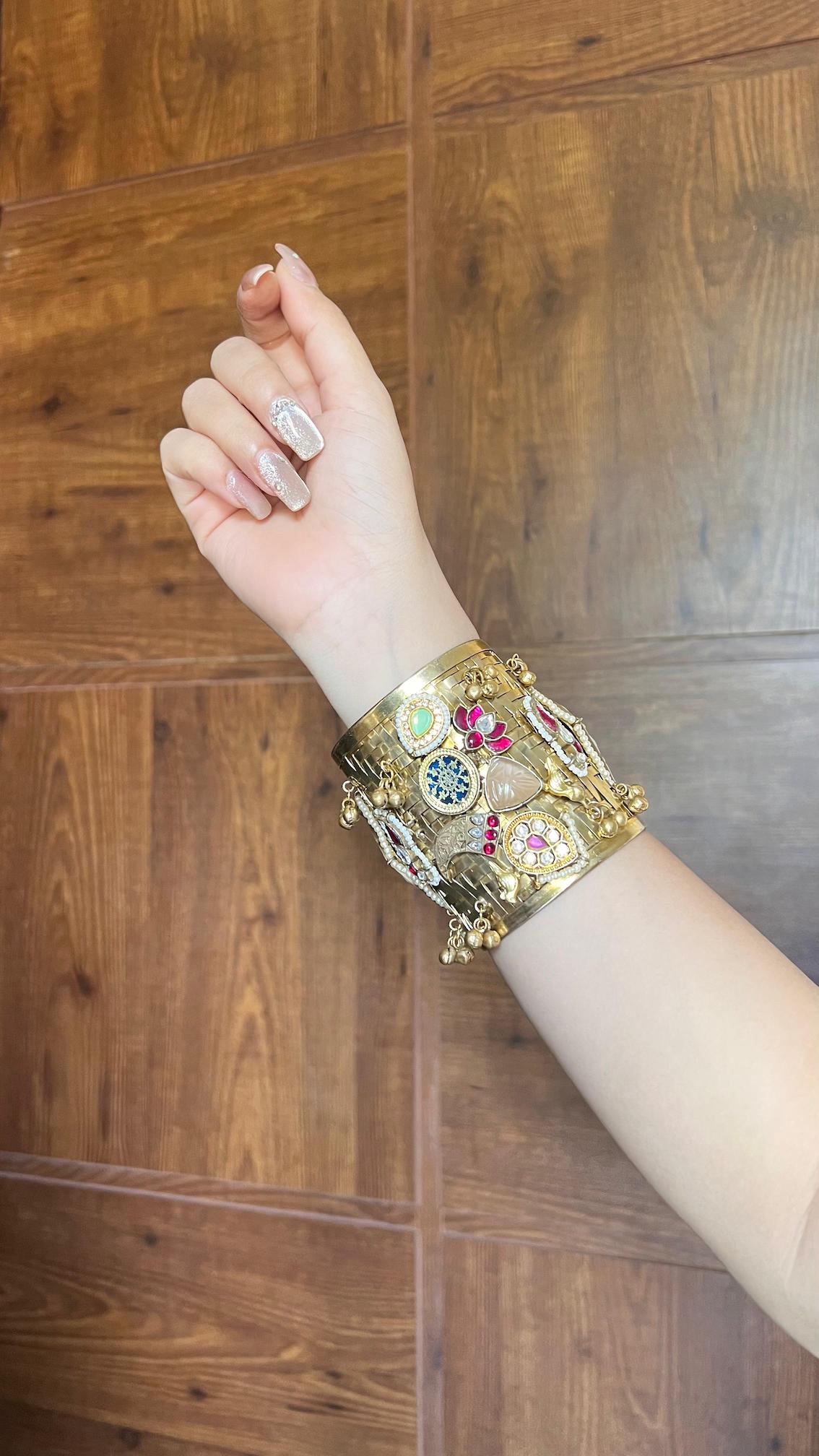Aadya1 handcuff image 0