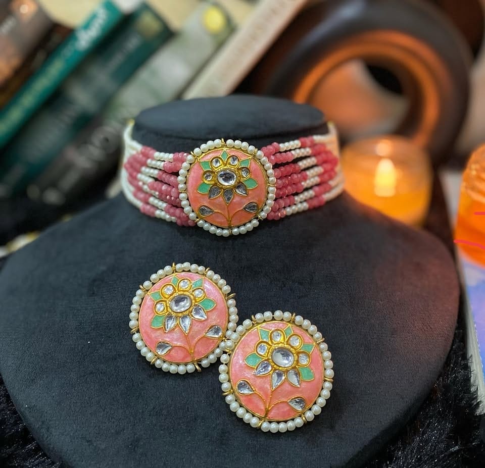 partas2 choker with earrings image 0