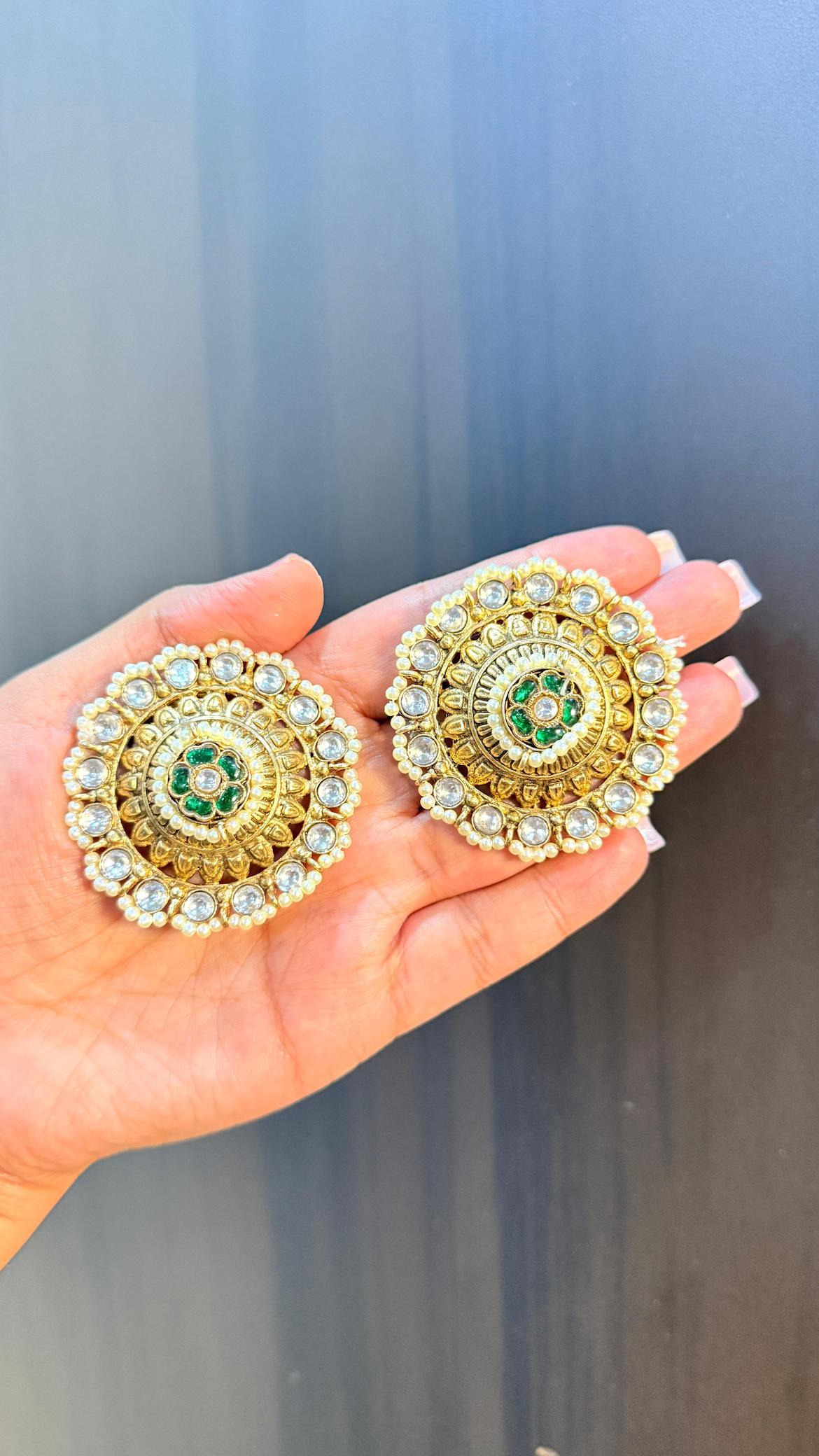 Kundan flower studs - Green image 0