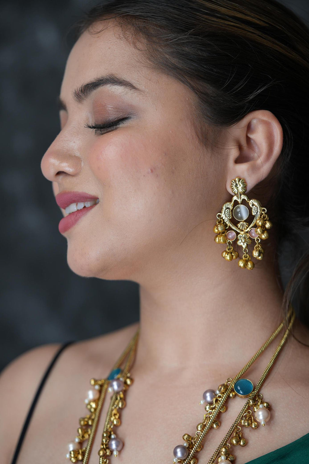Double layered neckpiece with earrings image 2