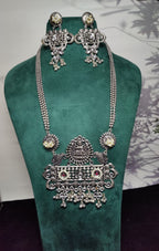 Gouri neckpiece image 2