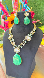 Royal Neckpiece with earrings image 2