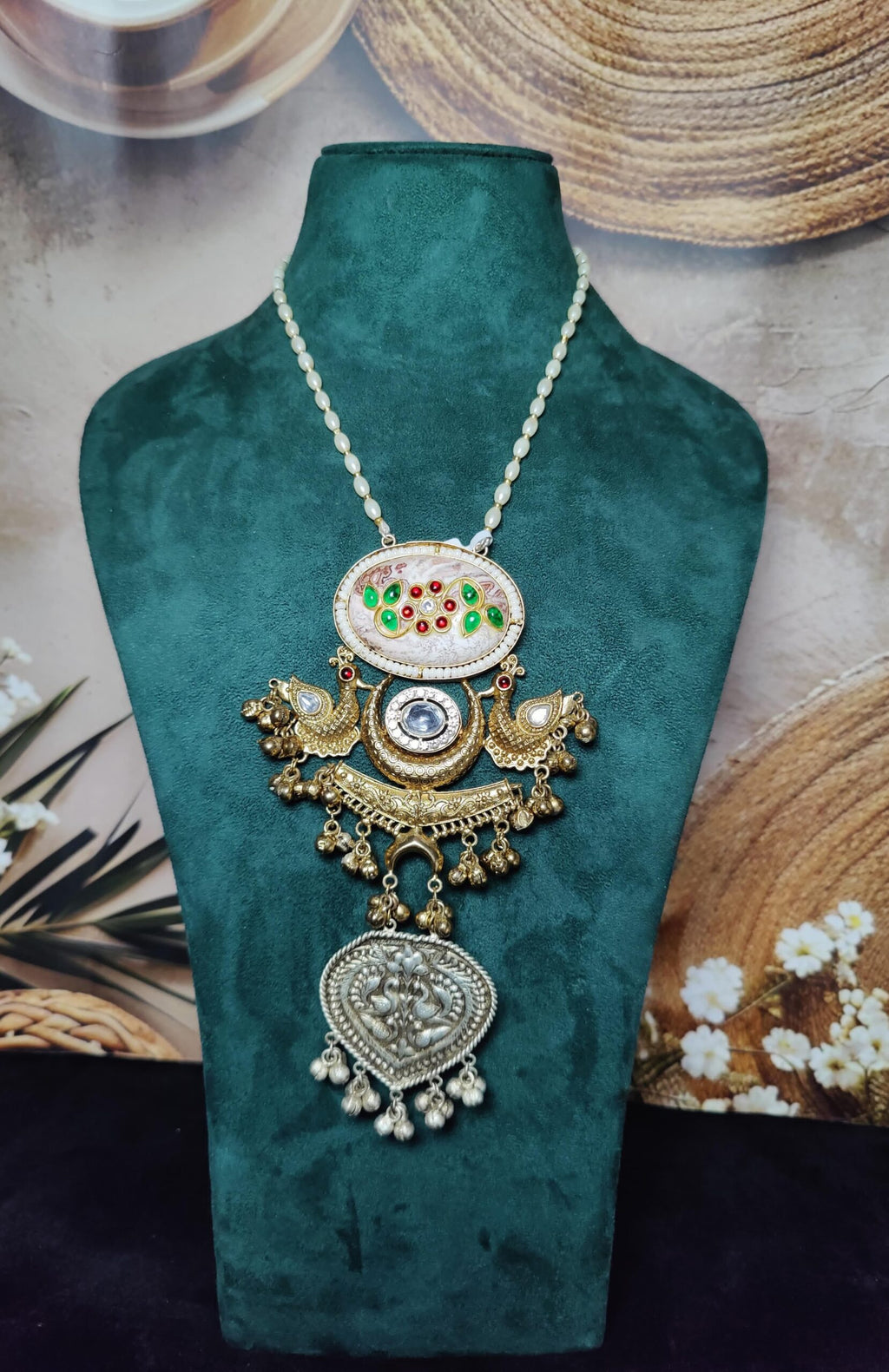 nisha pendant image 1