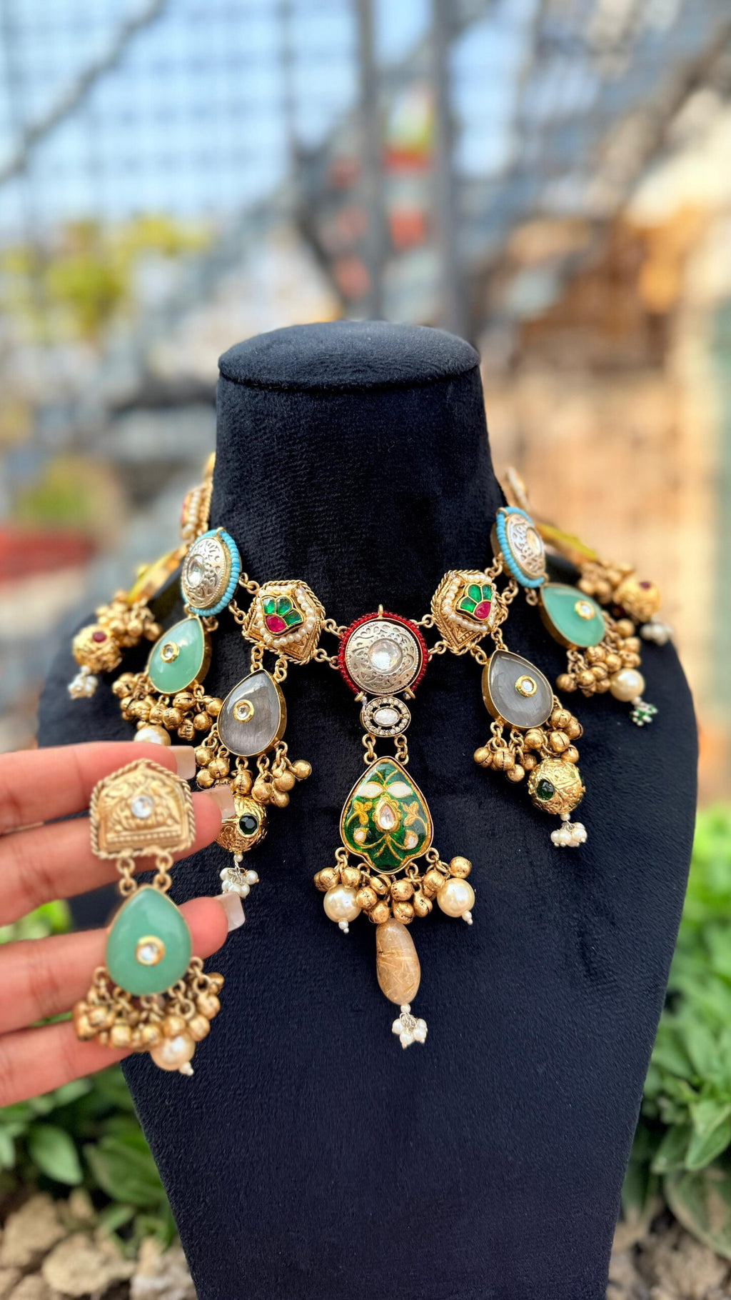 Milli Neckpiece image 2
