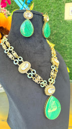 Royal Neckpiece with earrings image 3