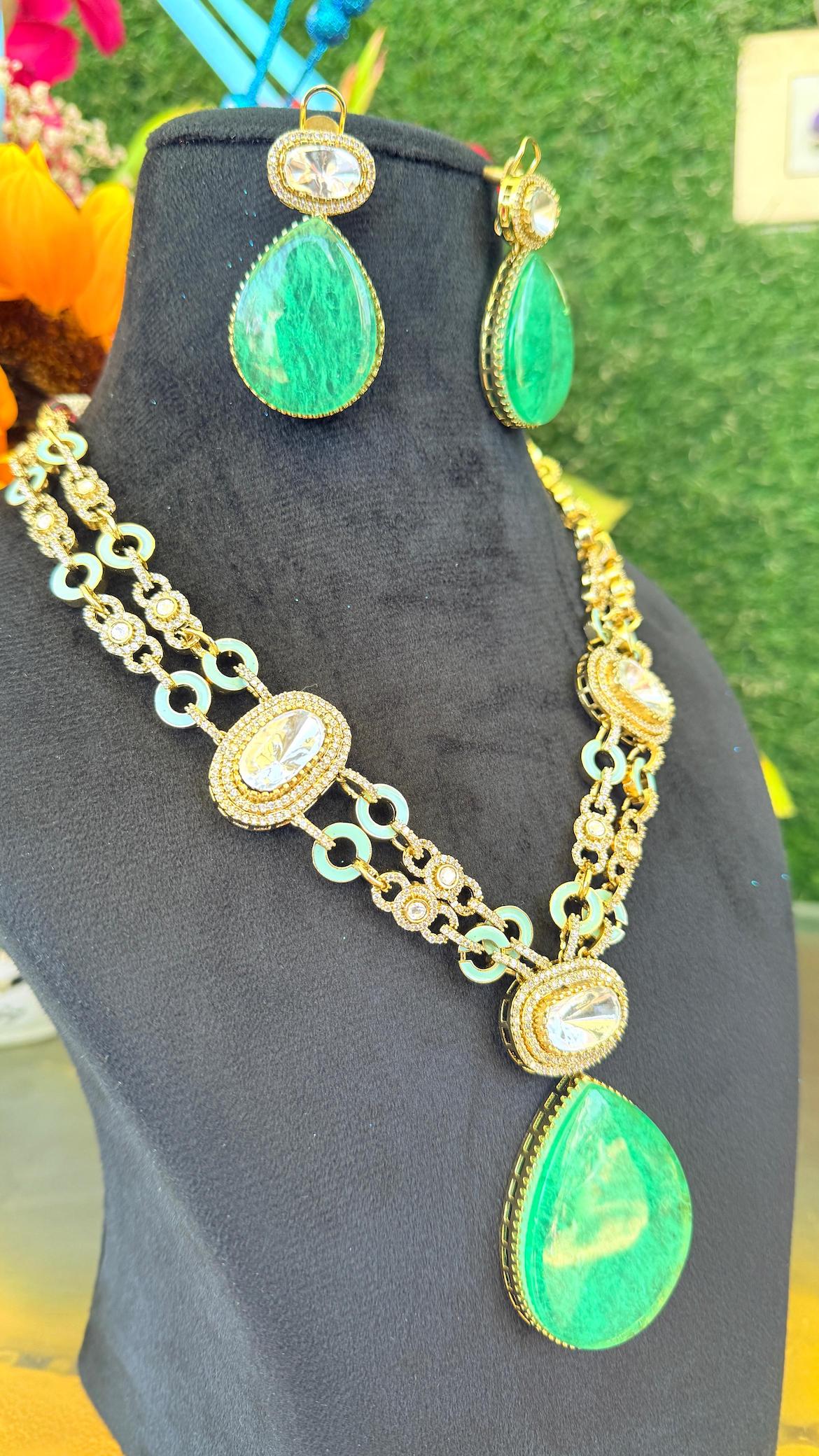 Royal Neckpiece with earrings image 3