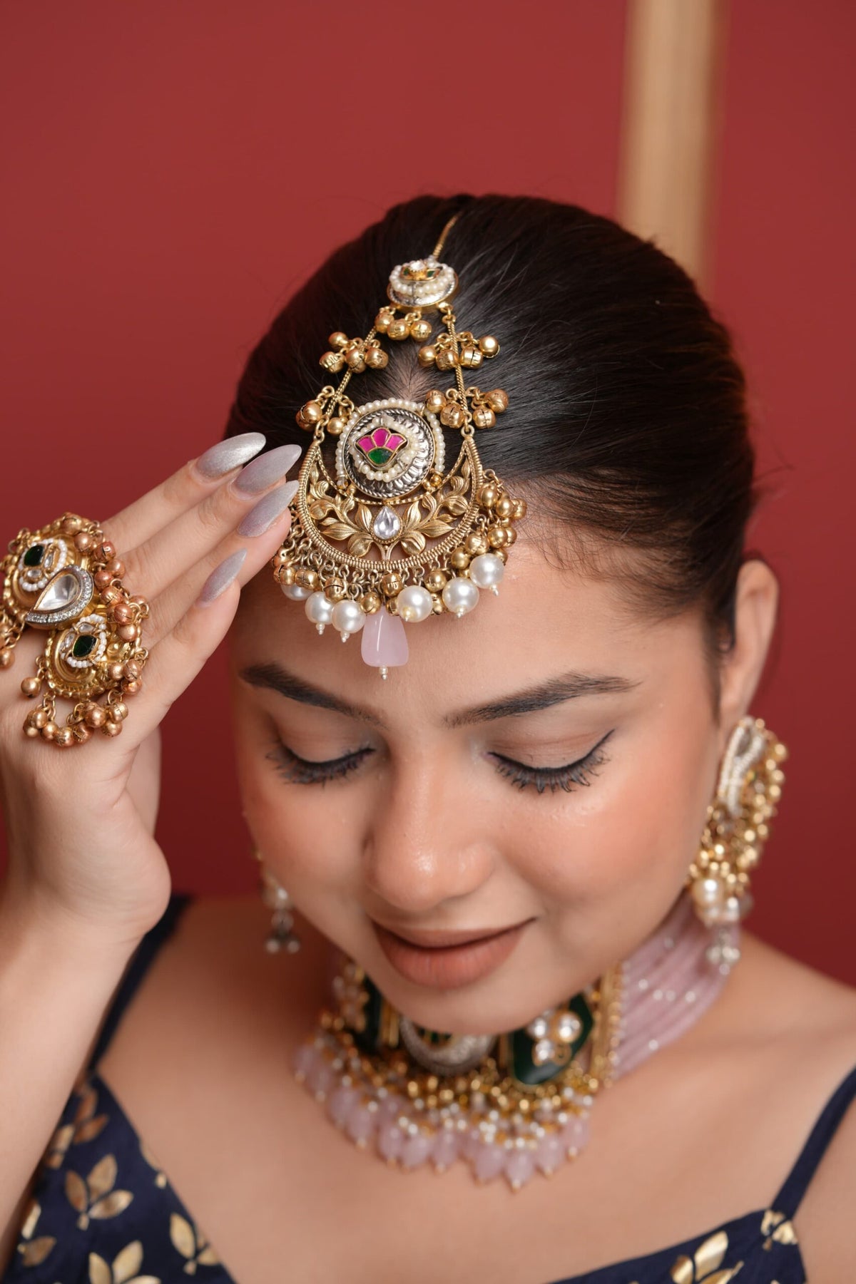 Ruhani choker-dark green and  pink colour - Only Maangtika image