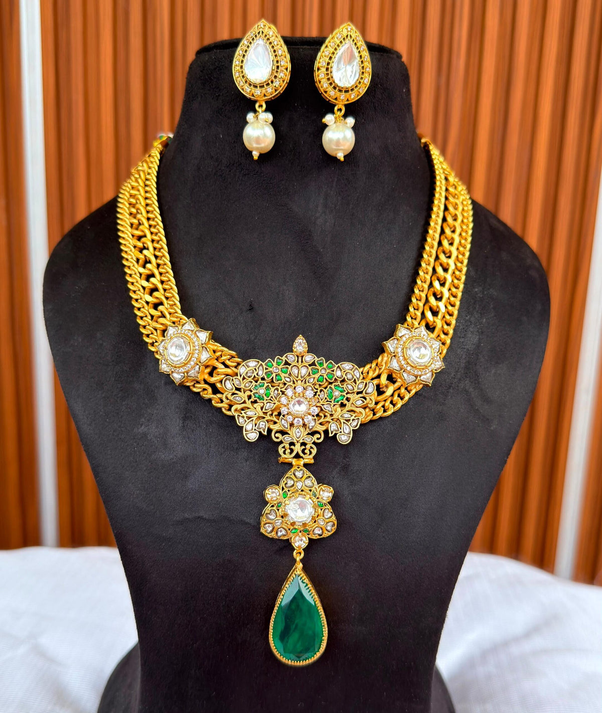 Sridevi Neckpiece with earrings image 5