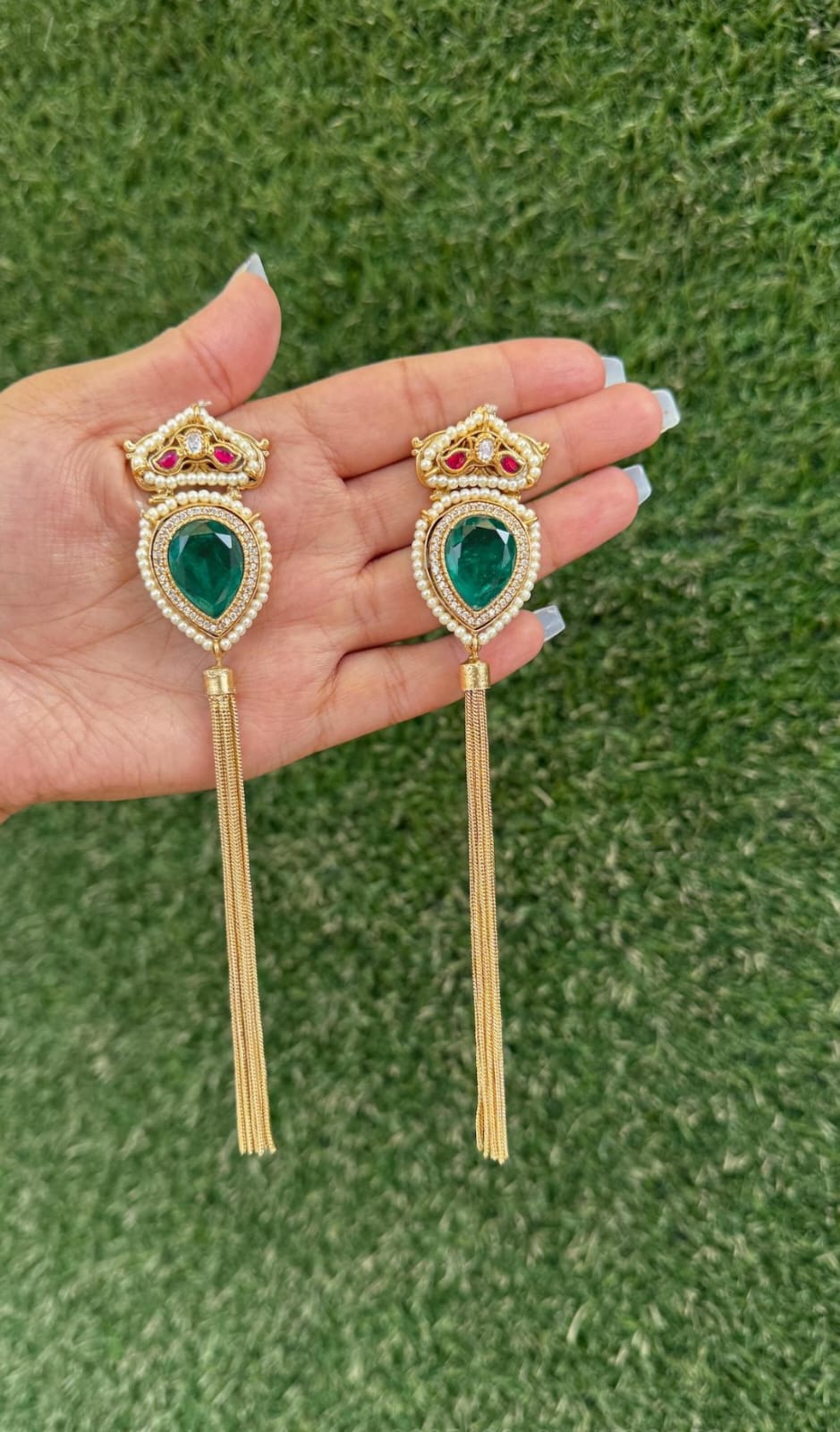 Falak tassle earrings - Dark Green image