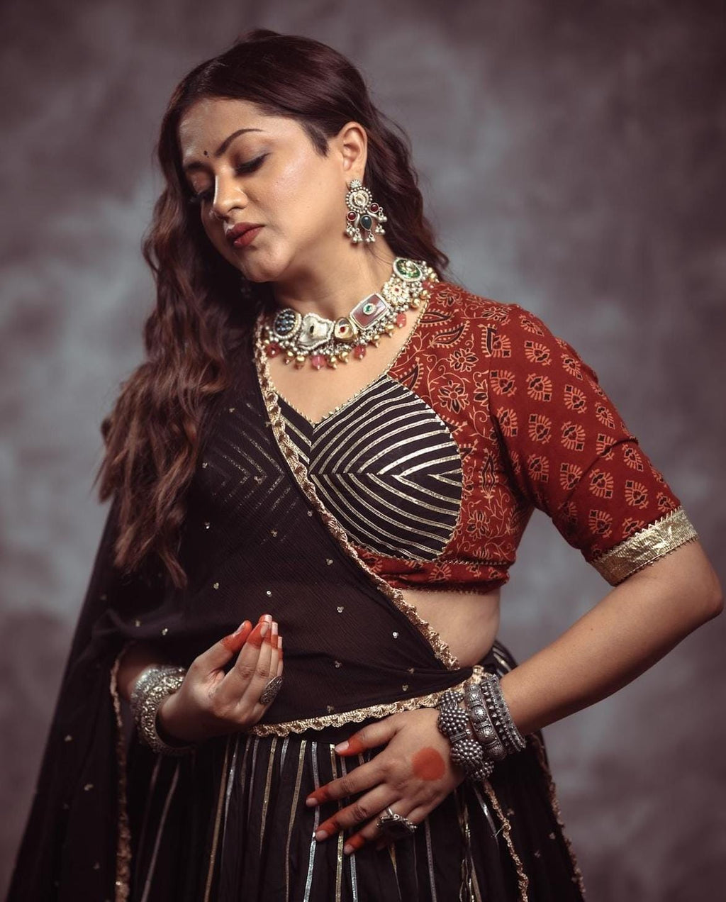 Jeevika neckpiece- Silver color image 0