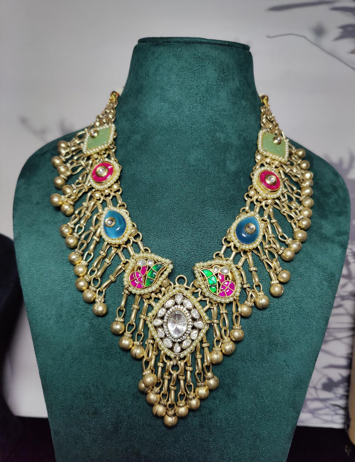 Varun Long haar -blue and light green image 3