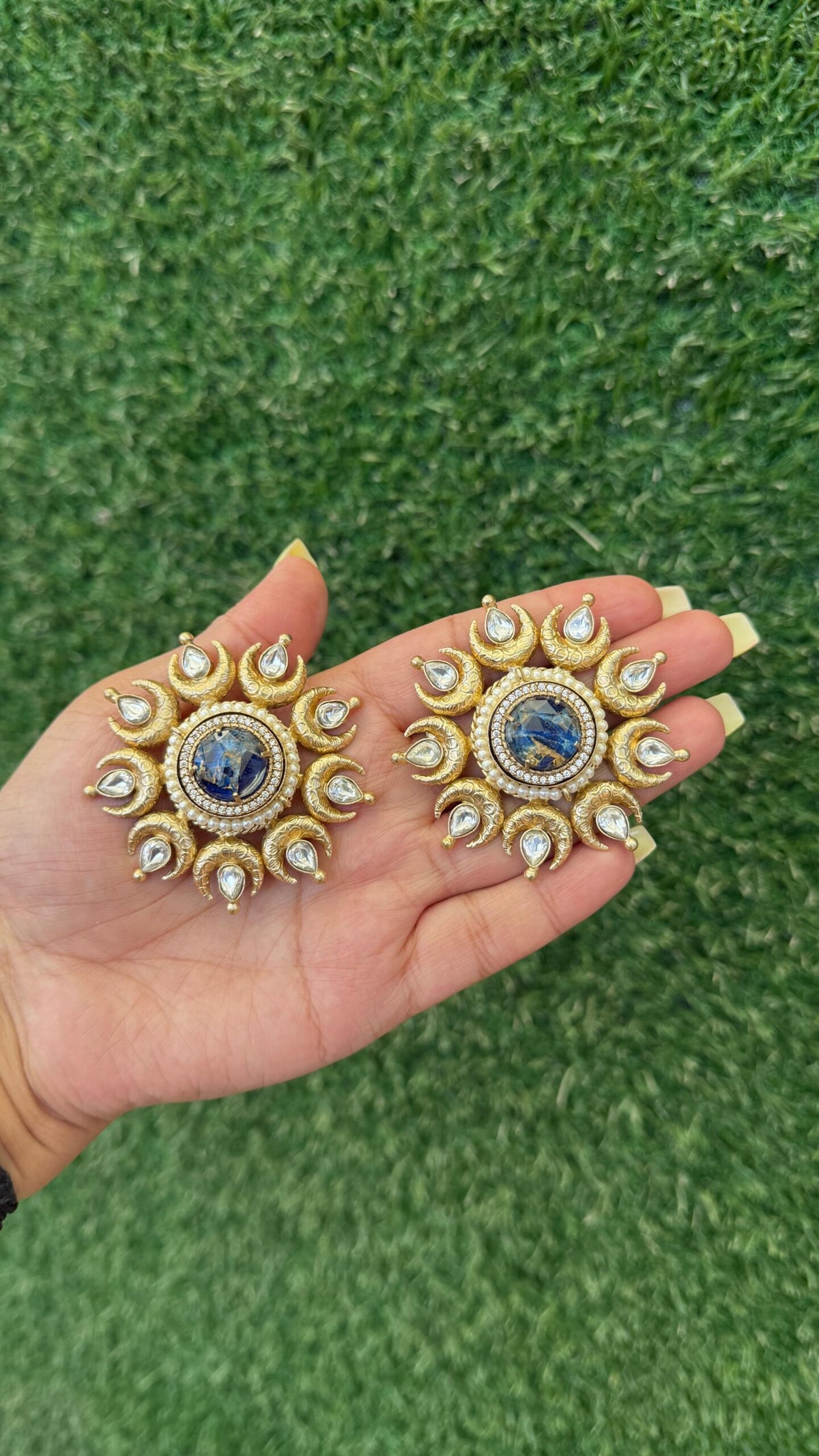 Precious stone studs - blue colour image 0