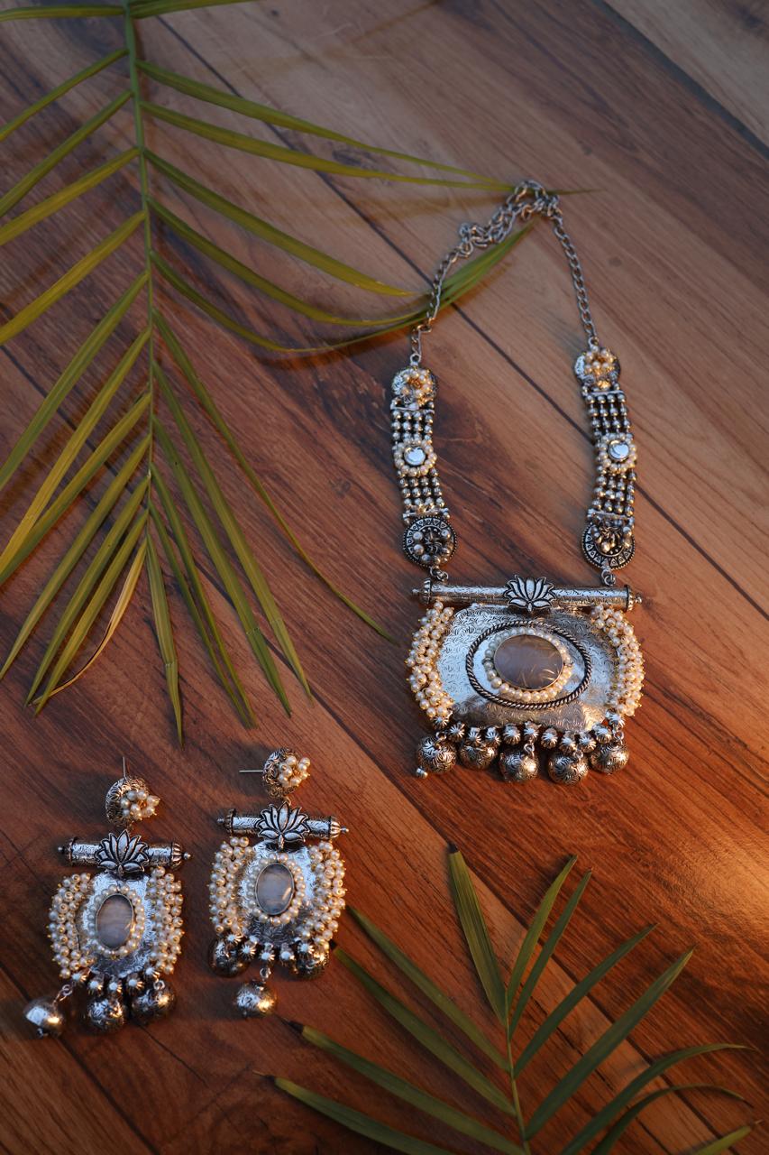 Anisha neckpiece- grey colour image 0