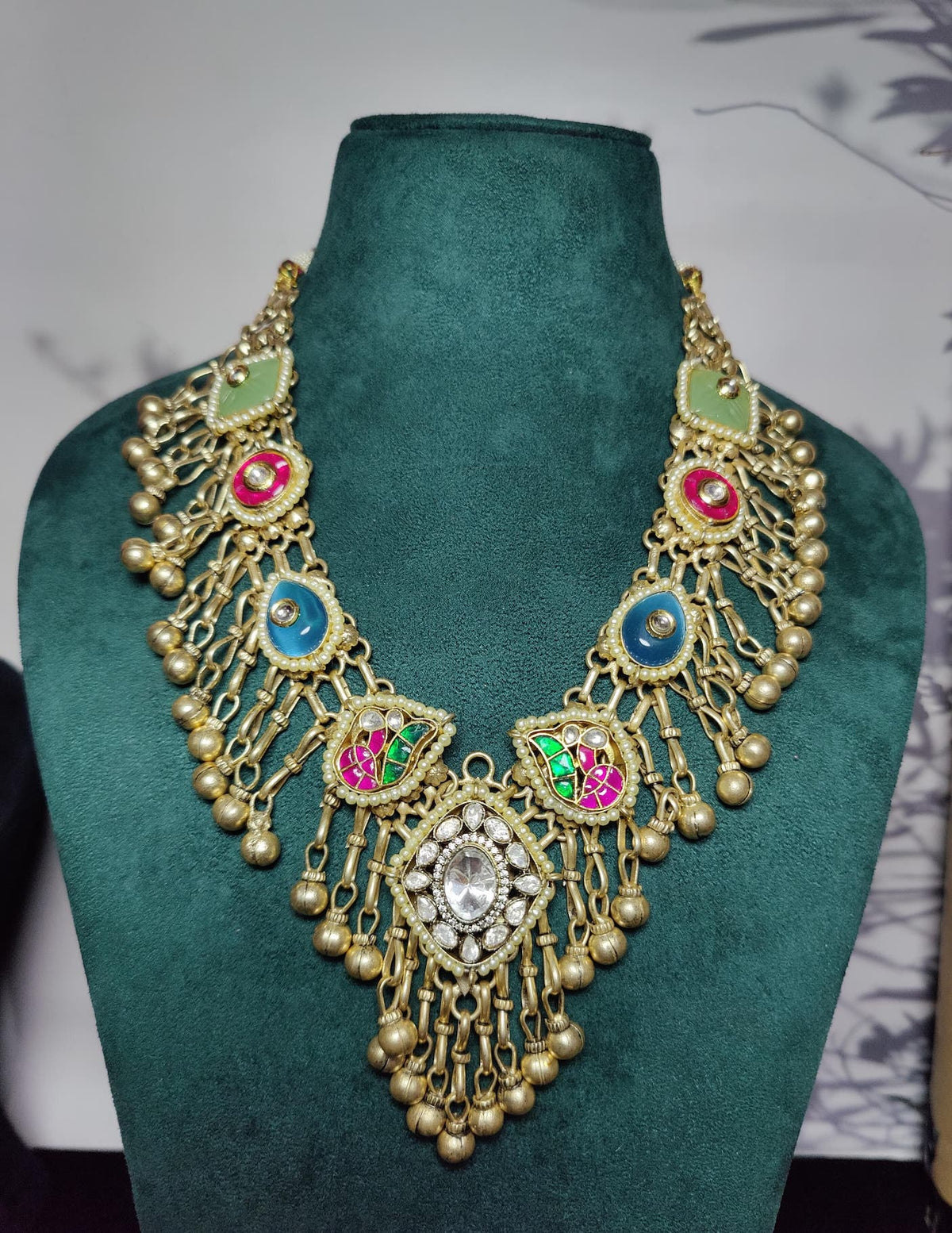 Varun Long haar -blue and light green image 0