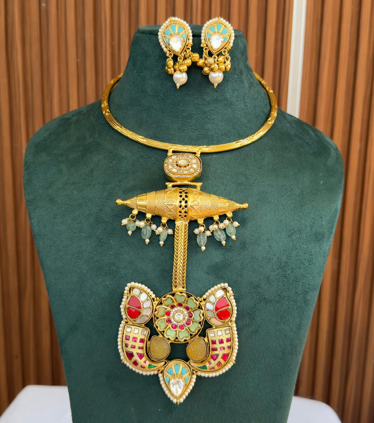 Surya Hasli With Earrings - Light Green and Yellow image