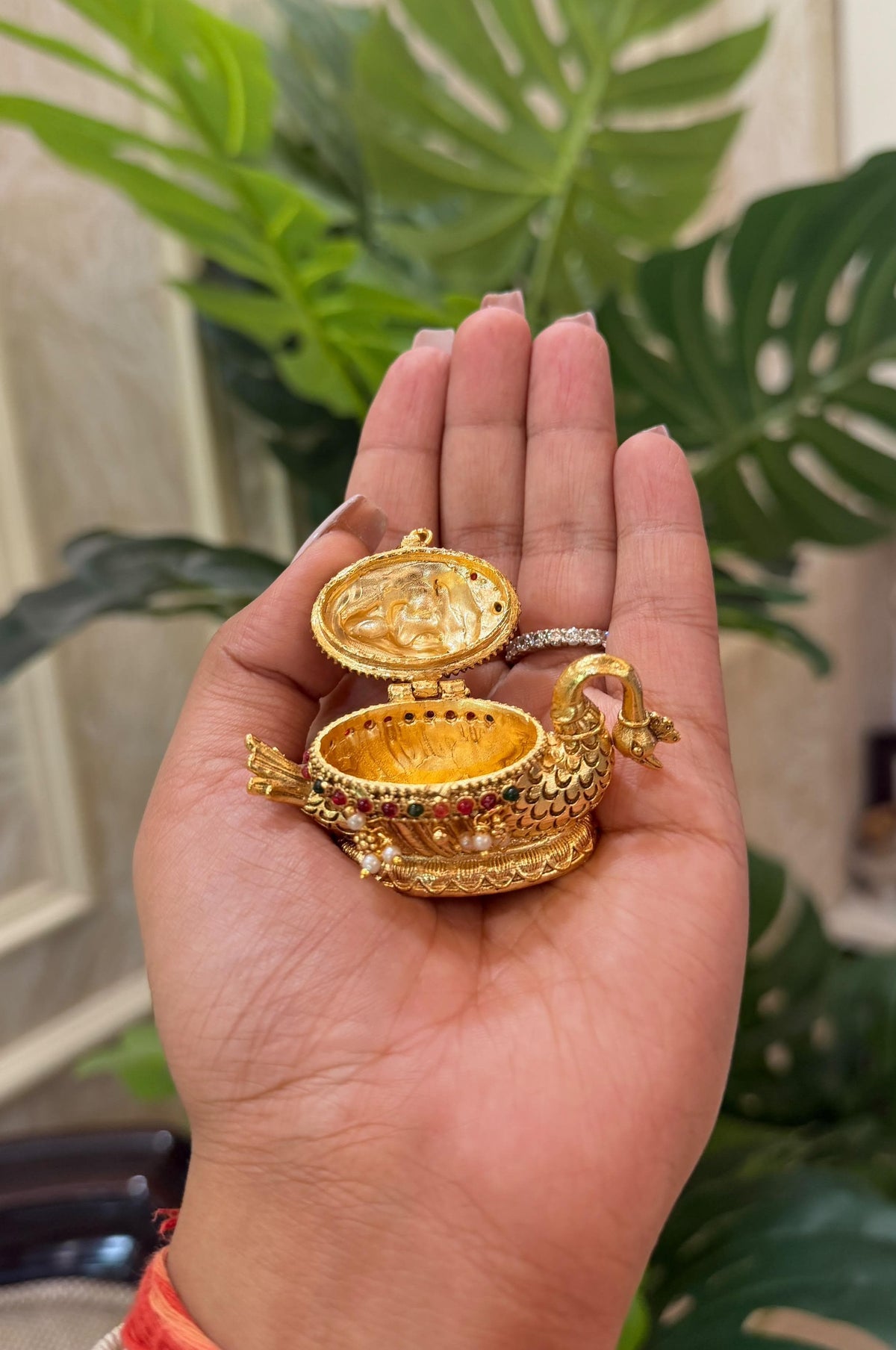 Swan sindoor box