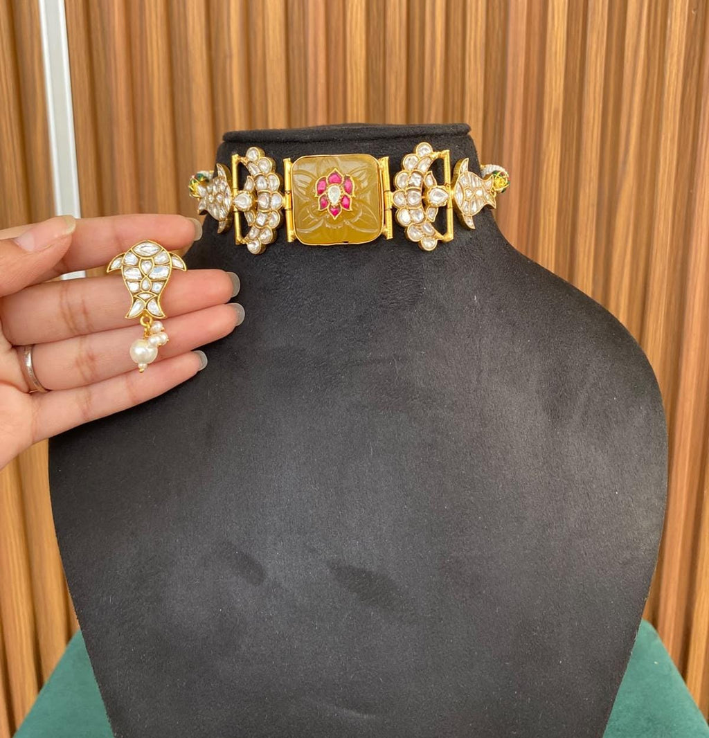 Safa choker
