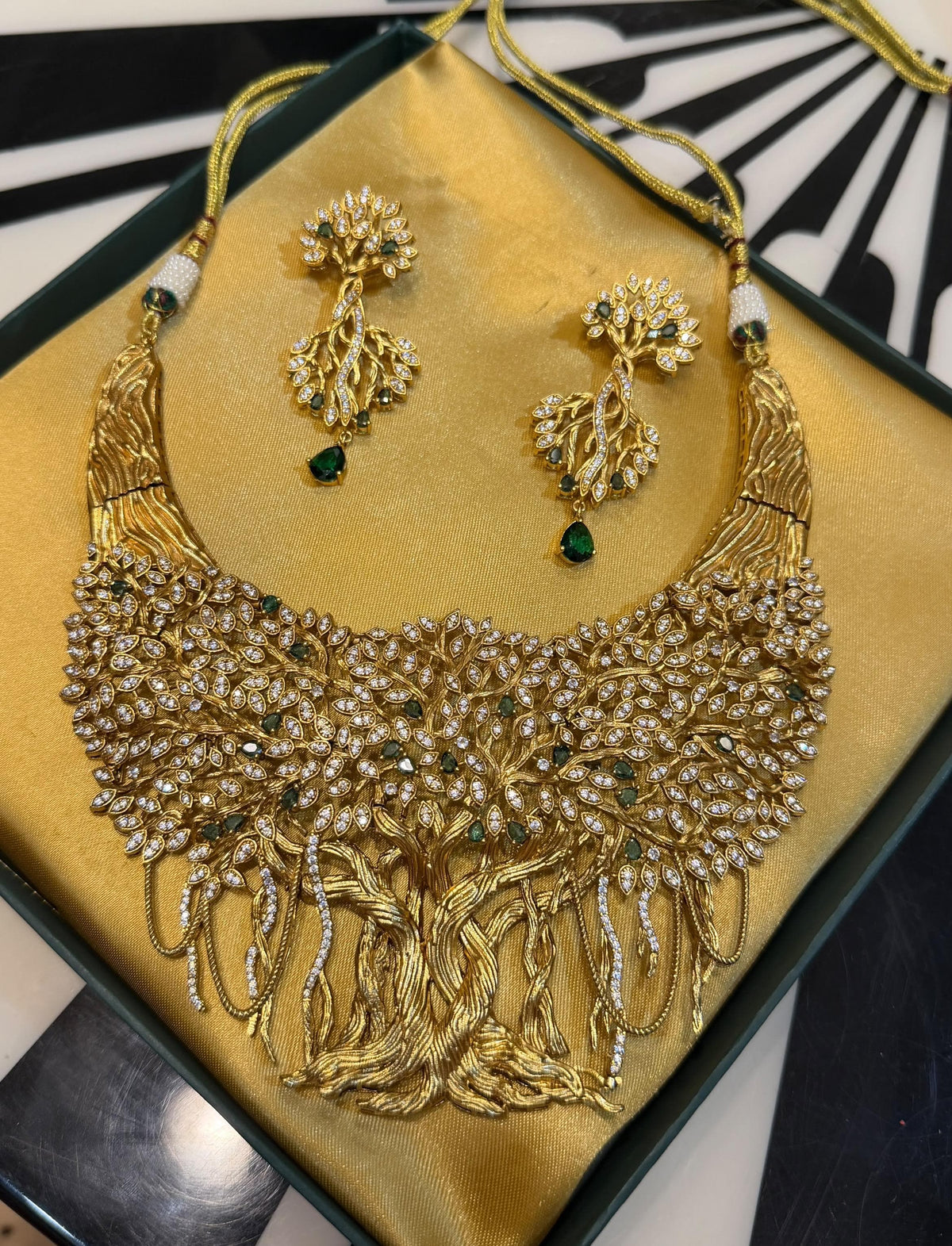 The Royal Banyan Tree Set