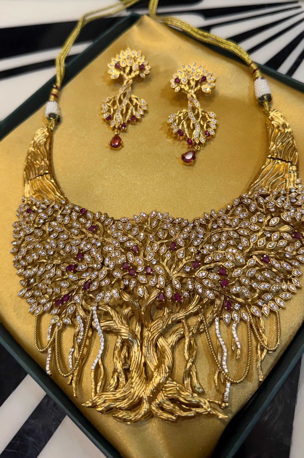 The Royal Banyan Tree Set