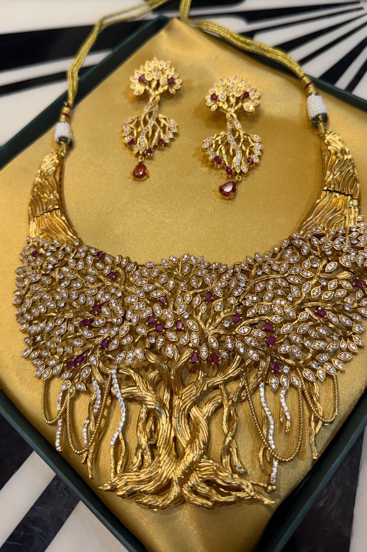 The Royal Banyan Tree Set
