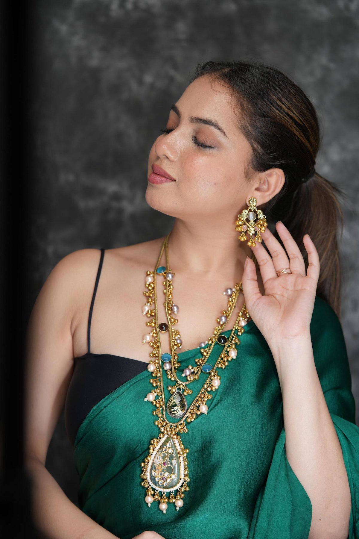 Double layered neckpiece with earrings image 0