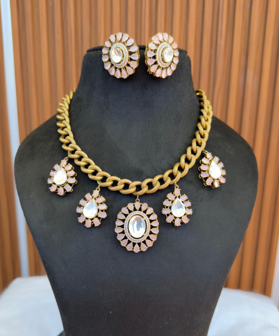 Diya neckpiece image 2