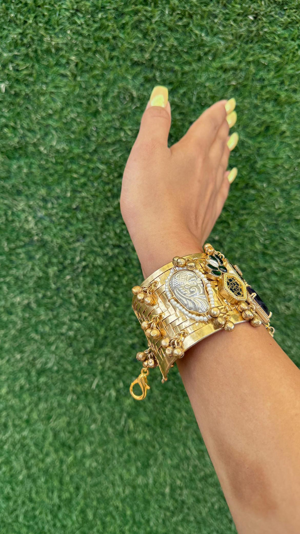 Geeta1 handcuff image 1