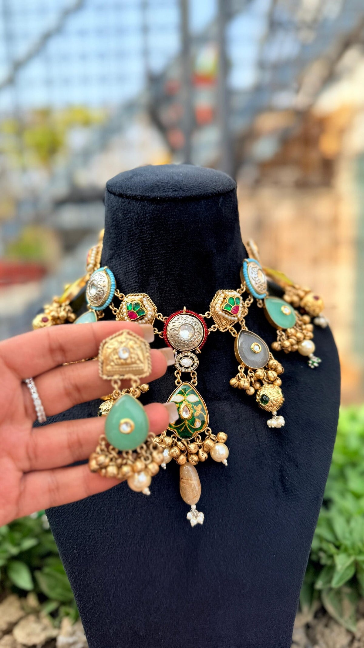Milli Neckpiece image 0