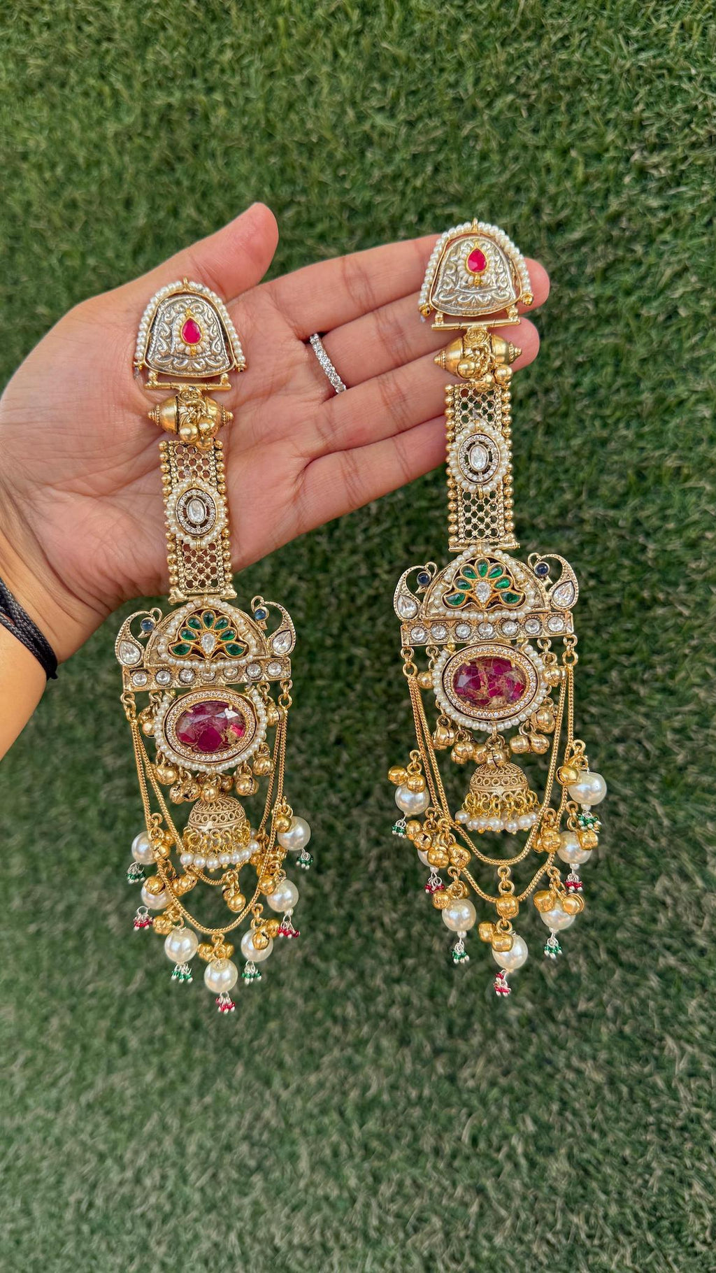 Yashoda earrings - Hot pink image 1