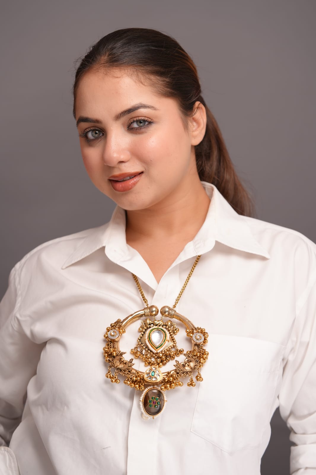 Sasha neckpiece image 2
